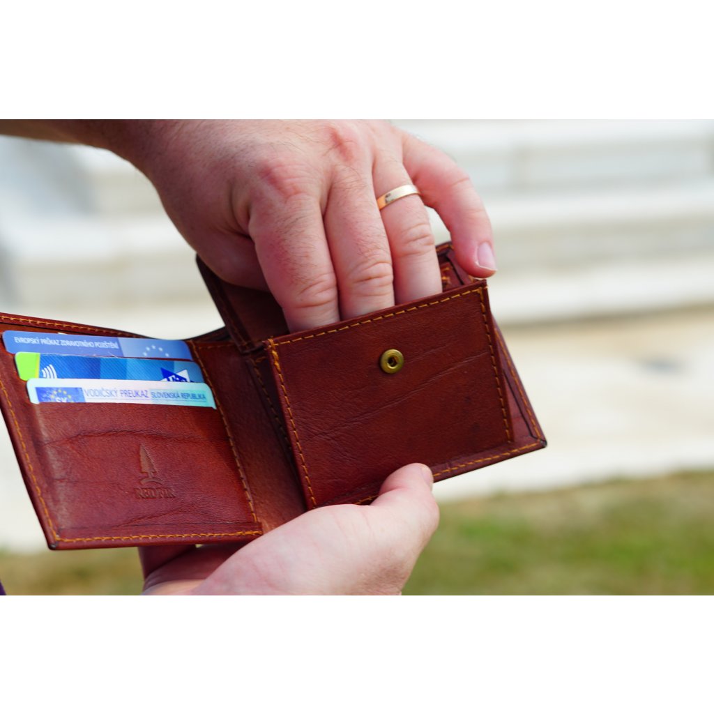 Brown minimalist leather wallet